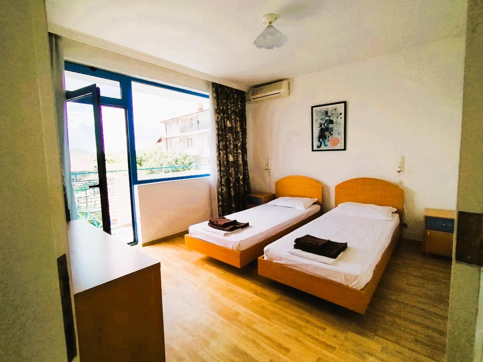 Lira Sto Apartments Pomorie Exterior foto