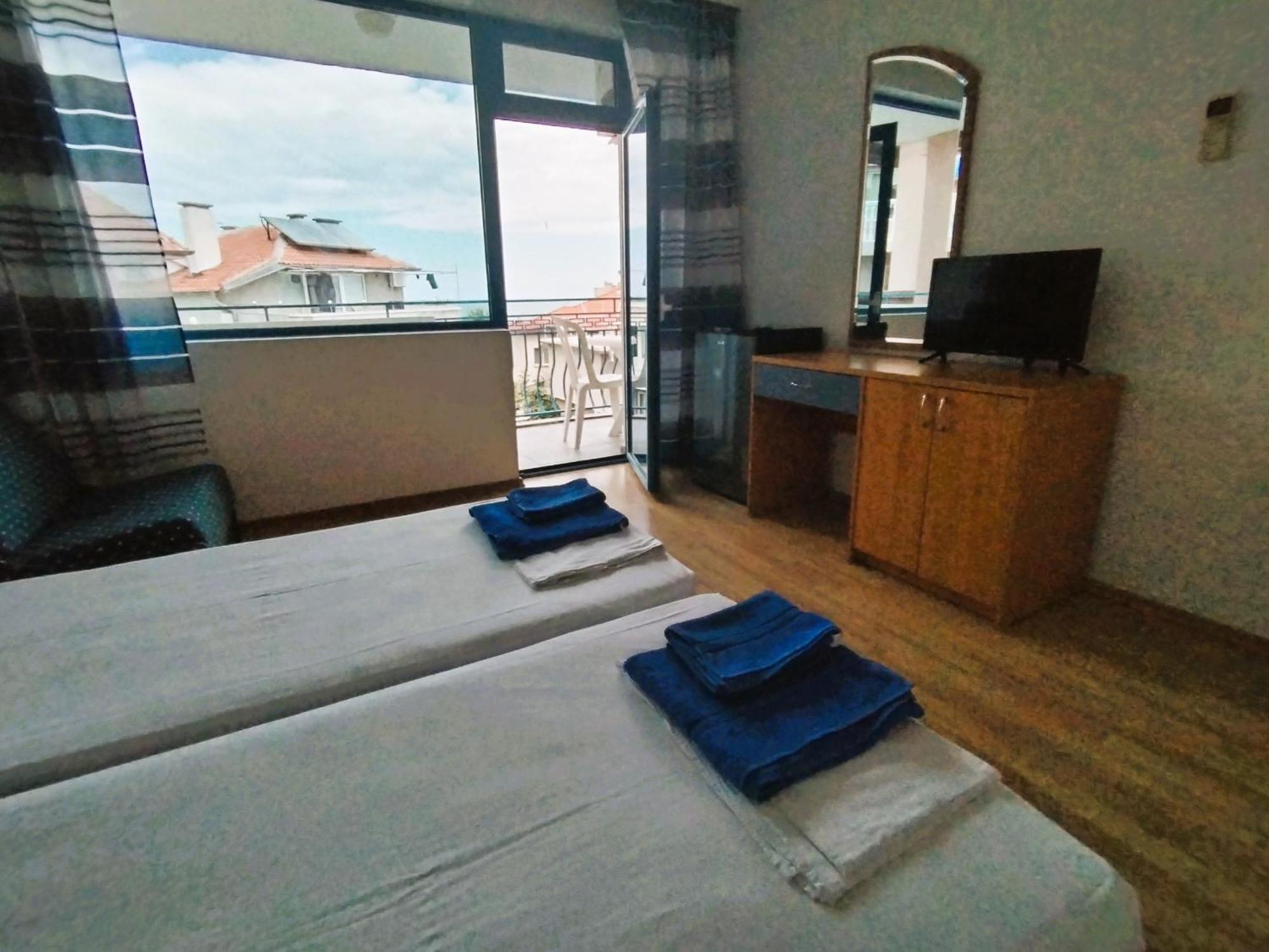 Lira Sto Apartments Pomorie Exterior foto
