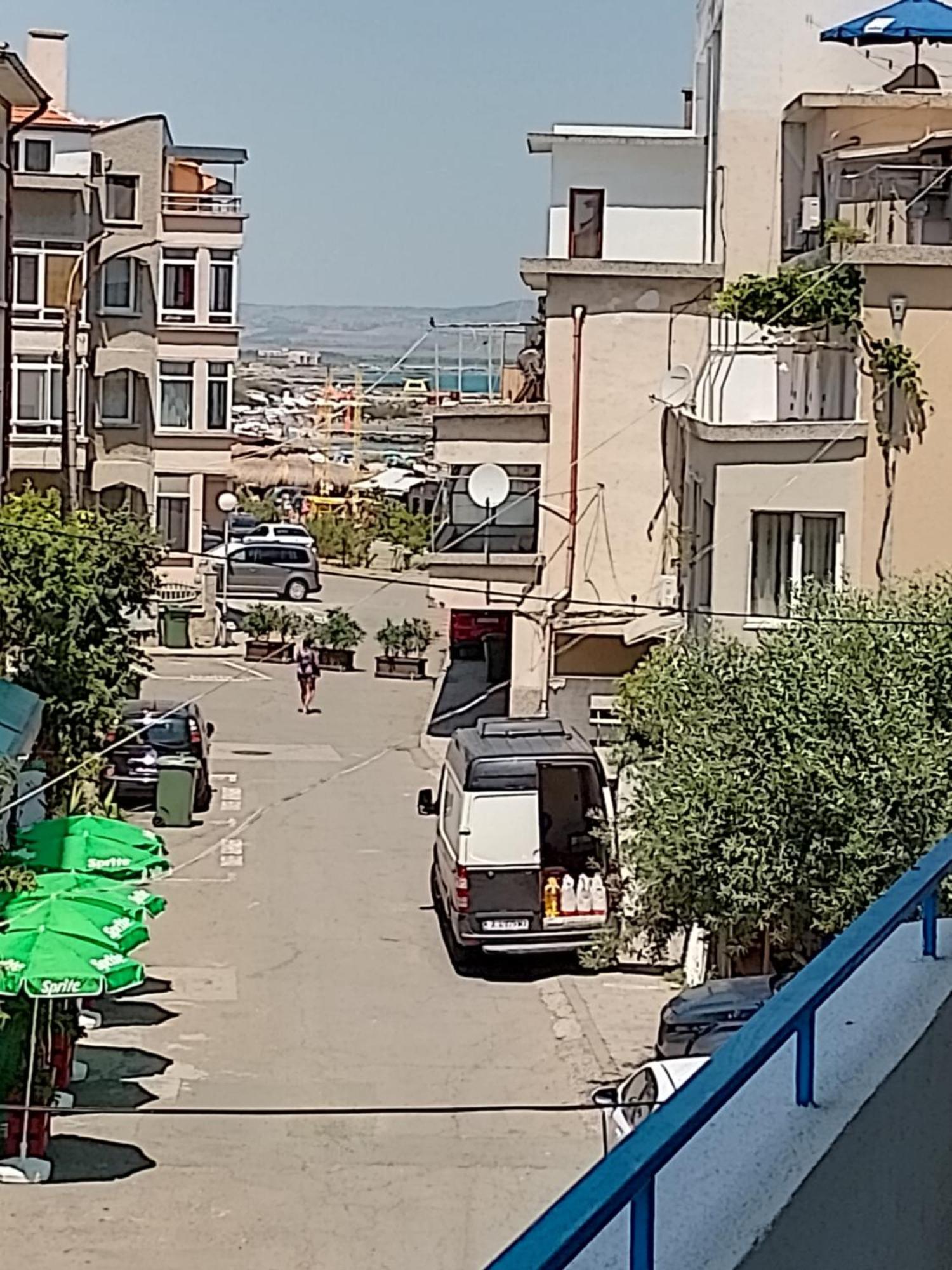 Lira Sto Apartments Pomorie Exterior foto