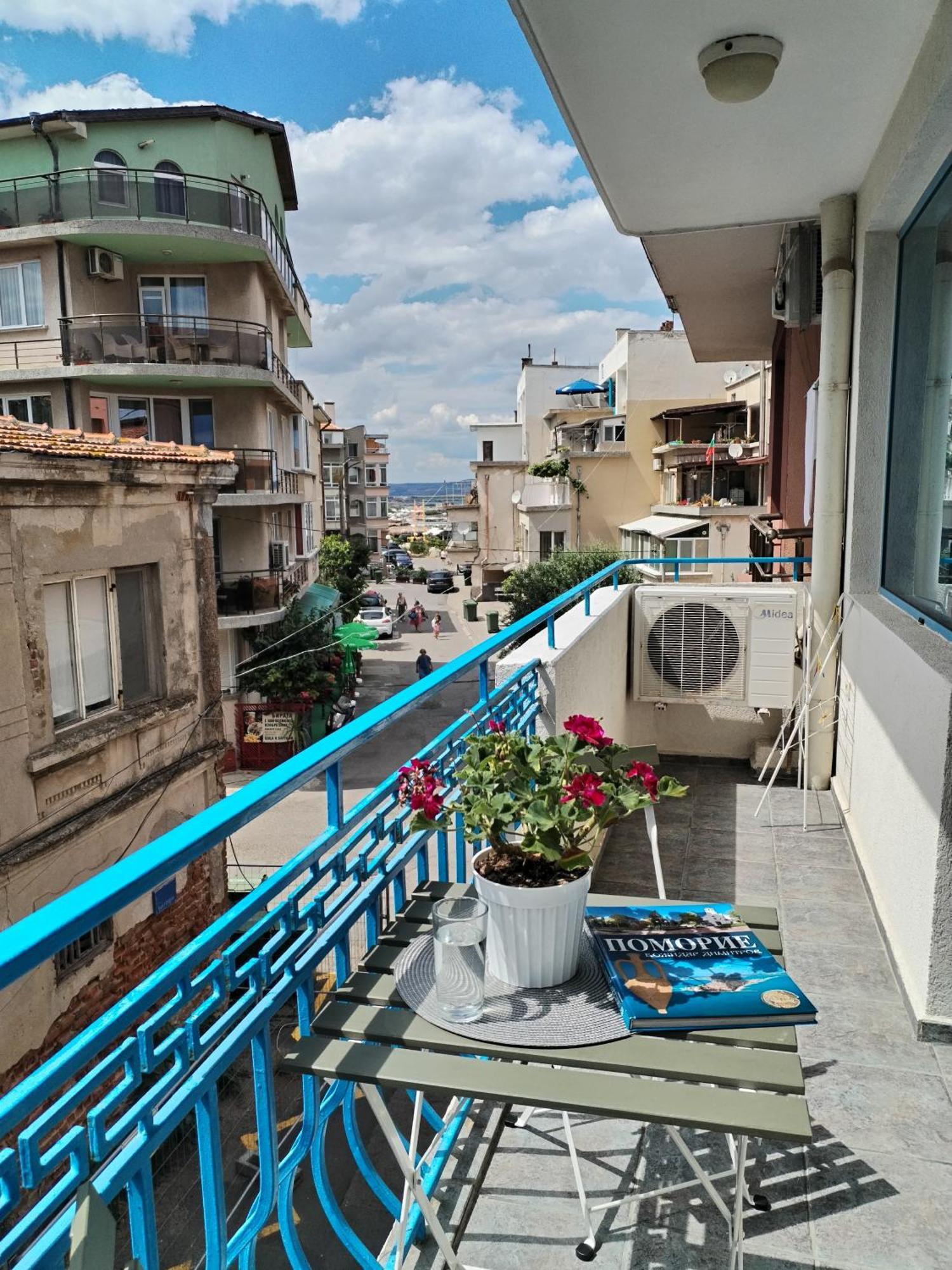 Lira Sto Apartments Pomorie Exterior foto