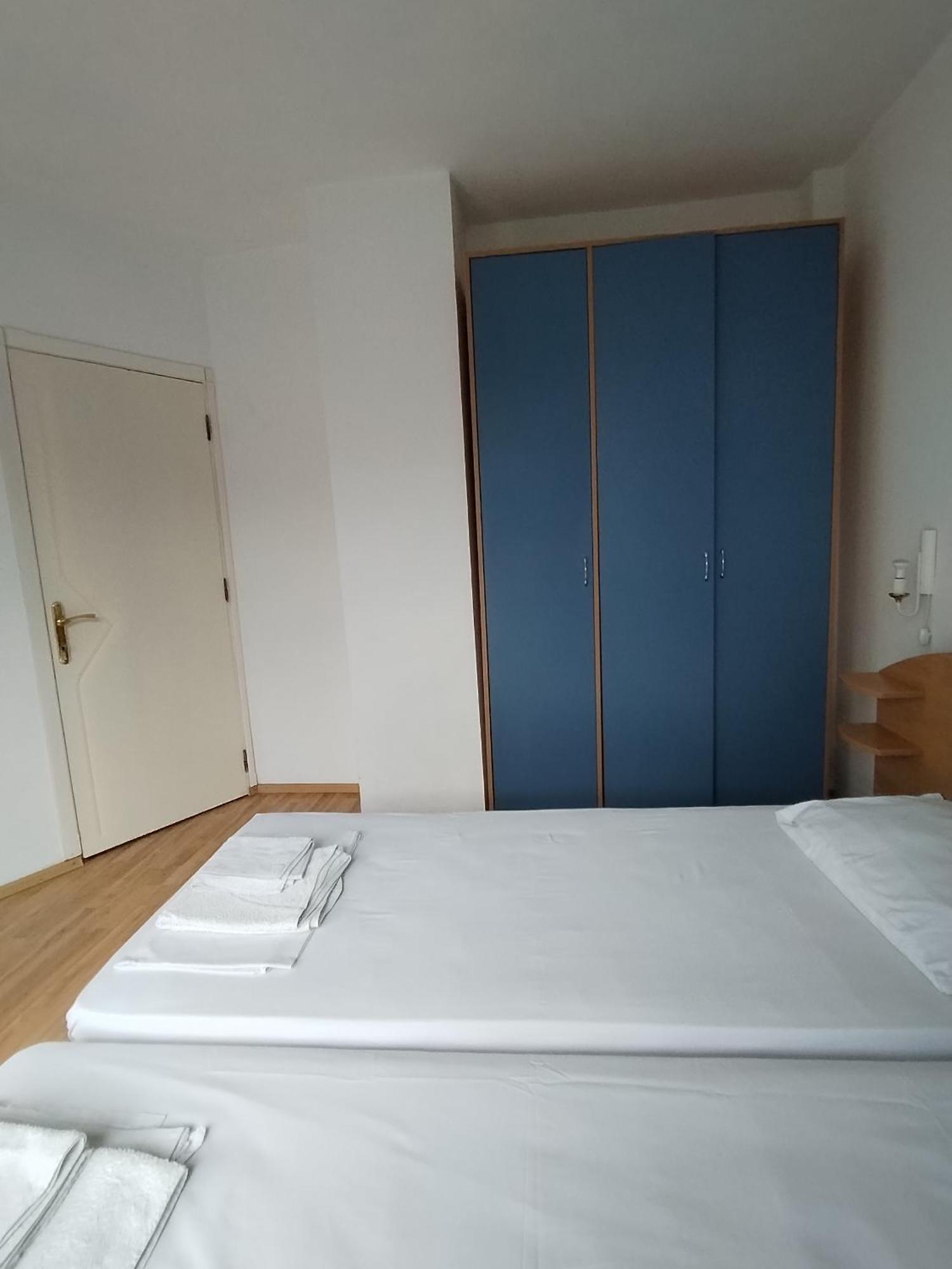 Lira Sto Apartments Pomorie Exterior foto